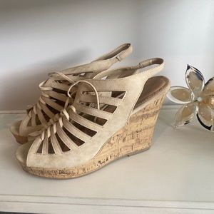 Creme Wedges